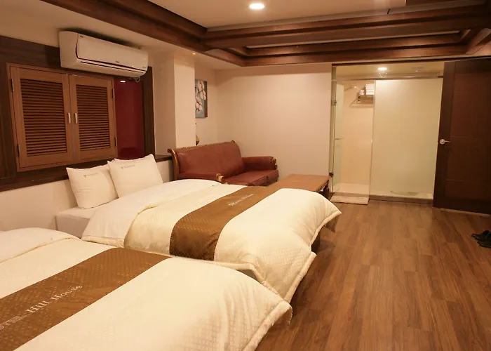 Hill House Myeongdong 3*