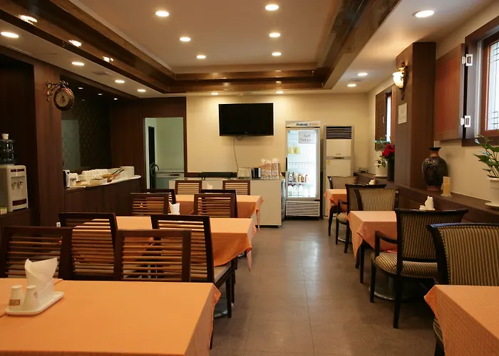 Hill House Myeongdong 3*