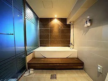 Hill House Myeongdong 3*
