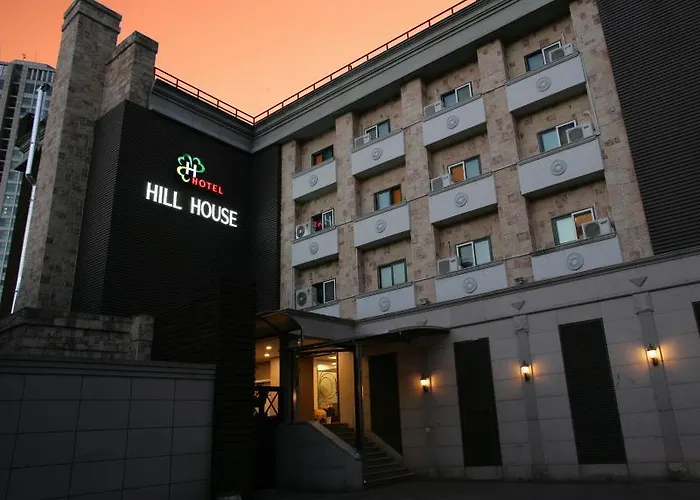 Hill House Myeongdong 호텔 3*