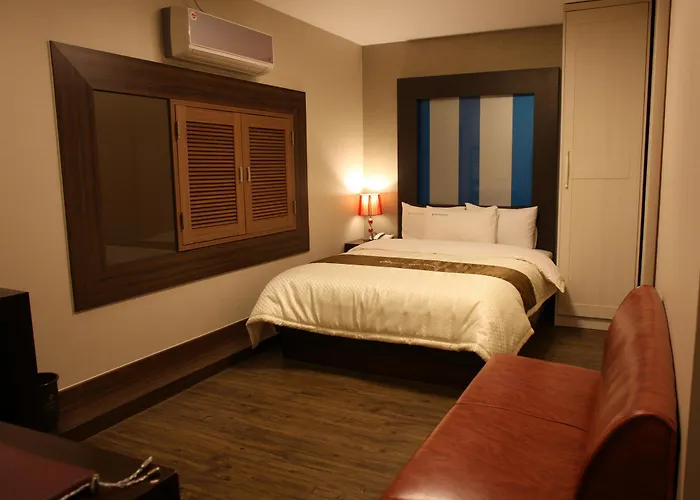 Hill House Myeongdong 3*
